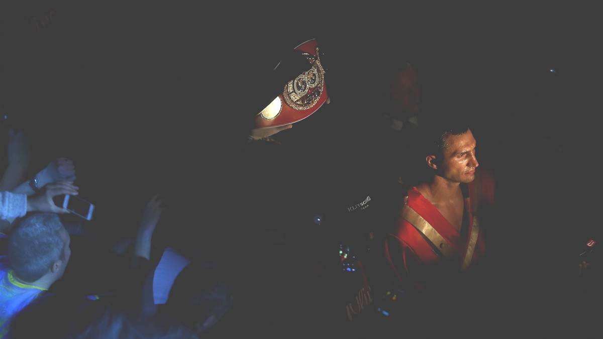 Die Voraussetzungen waren für einen Klitschko-Kampf dabei gar nicht schlecht: Jennings galt in der Reihe der Herausforderer nicht von vornherein als gänzlich chancenlos. Die Zuschauer im Garden und vor den Fernsehern hatten also einen gewissen Grund zur Hoffnung auf einen spannenden Kampf