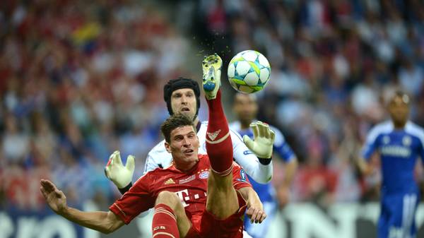 Bayern Munich's German forward Mario Gomez (front) tries to shoots next to Chelsea's Czech goalkeeper Petr Cech (back) during the UEFA Champions League final football match between FC Bayern Muenchen and Chelsea FC on May 19, 2012 at the Fussball Arena stadium in Munich. AFP PHOTO / ADRIAN DENNIS        (Photo credit should read ADRIAN DENNIS/AFP/GettyImages)