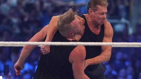 Vince McMahon drängt nun offen zurück an die Spitze von WWE