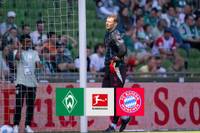 Der FC Bayern nimmt Werder Bremen mit 5:0 auseinander. Vor dem Spiel gibt es allerdings erneute Sorgen um Manuel Neuer. 