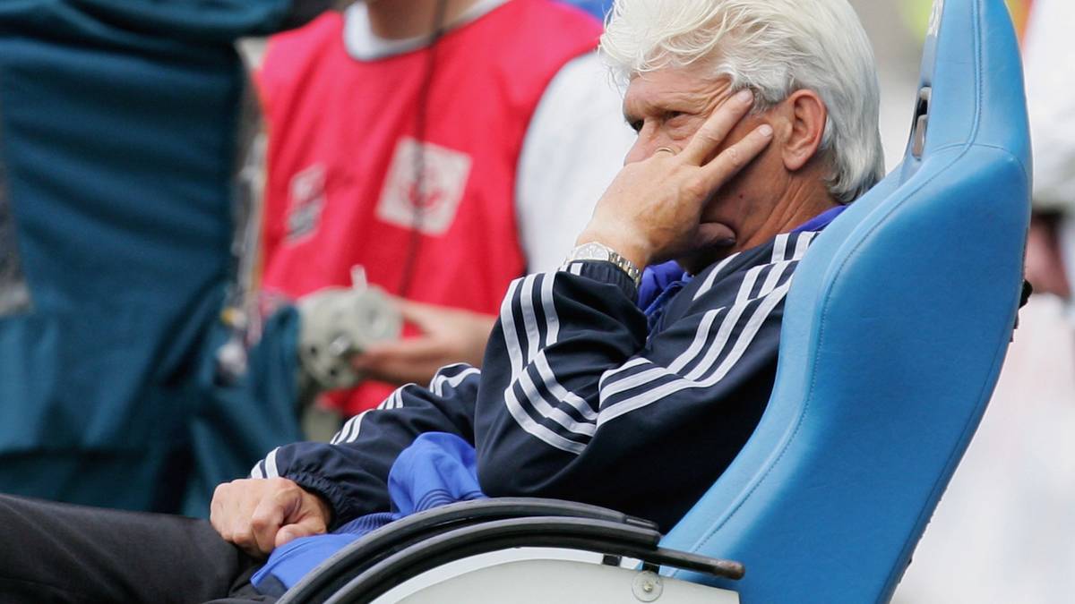 Laut Lorant war es halb so wild, er habe sich um seinen Sprössling gekümmert und dann den Gegenspieler am Ohr gepackt: "Meinem Sohn wurde mit dem Ellenbogen in den Magen geschlagen. Da ist doch klar, dass ich mir das als Vater nicht gefallen lasse"