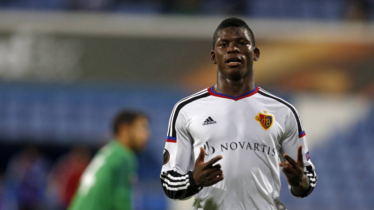 BREEL EMBOLO (FC Basel): Seit einer halben Ewigkeit buhlt der VfL Wolfsburg um die Dienste des Sturm-Juwels. Ein Wechsel im Winter hat sich nun aber zunächst einmal zerschlagen. Der FC Basel lehnte offenbar eine 27-Millionen-Euro-Offerte ab. SPORT1-Prognose: Im Sommer wird der VfL einen neuen Anlauf starten, die Konkurrenz allerdings deutlich größer sein