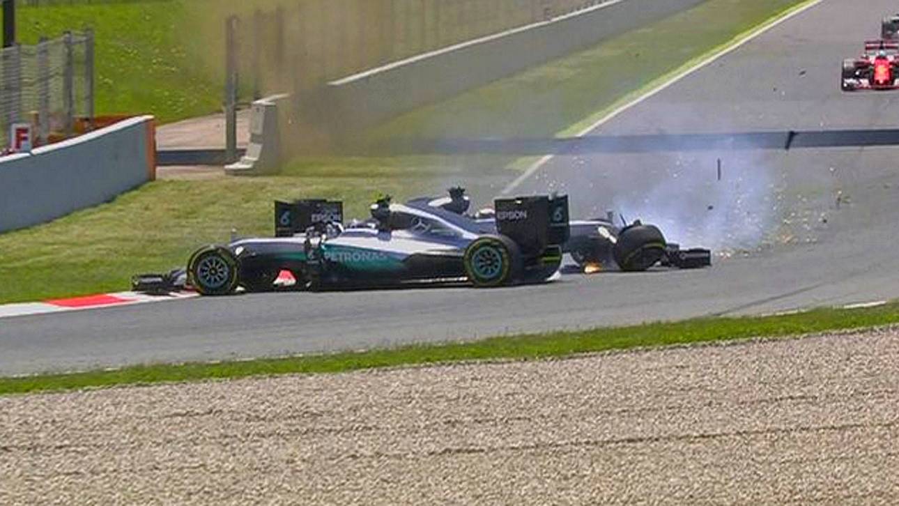 Rosberg und Hamilton nach Crash raus