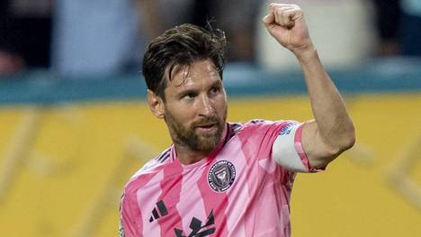 Lionel Messis Wechsel zu Inter Miami hat große Aufmerksamkeit auf die MLS gelenkt. Mit Rekordstatistiken hat er die Liga im Sturm erobert. Doch wie lange wird das Abenteuer in den USA noch andauern?
