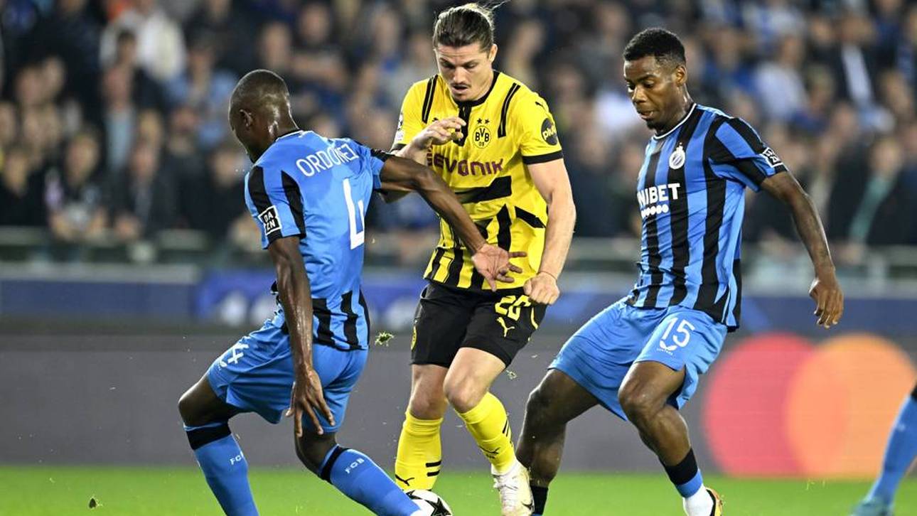 Marcel Sabitzer im Dribbling gegen zwei Brügge-Spieler