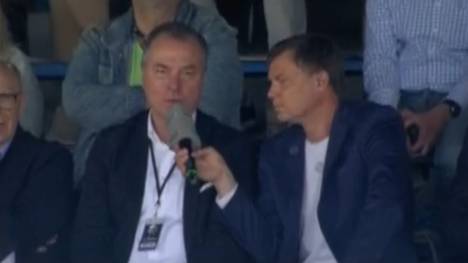 Ex-Schalke-Boss Clemens Tönnies war beim Abschiedsspiel von Reporter-Legende Werner Hansch zu Gast und erzählte eine Anekdote aus der Vergangenheit.