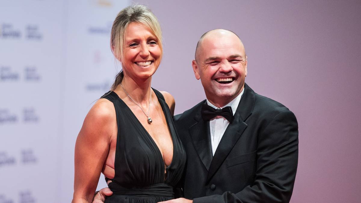 Ex-Boxer Sven Ottke und seine Frau haben sichtlich Spaß an der Veranstaltung