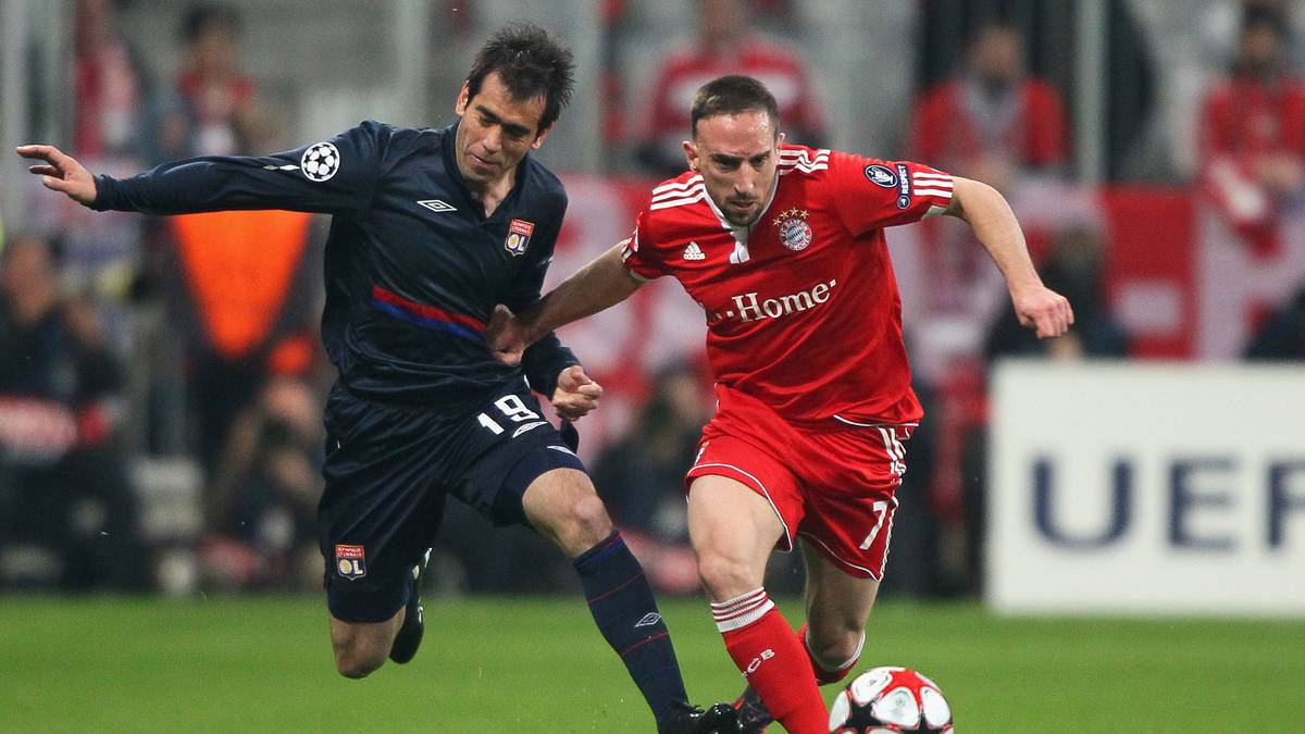 Bis 2011 sind die Franzosen zwölfmal in Folge in der Königsklasse vertreten. 2010 endet Lyons Reise erst im Halbfinale gegen den FC Bayern und Franck Ribéry (rechts). In Summe qualifizieren sich die Franzosen bis heute 15 Mal für Königsklasse