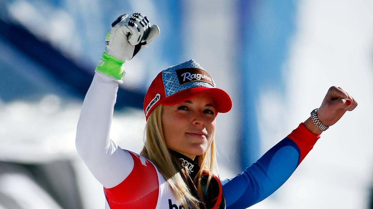 Deutlich besser macht es Lara Gut. Die Schweizerin verliert kaum Zeit auf Fenninger. Gut drei Zehntel Rückstand reichen letztendlich für die Bronze-Medaille. Da kann man schon einmal die Fäuste ballen