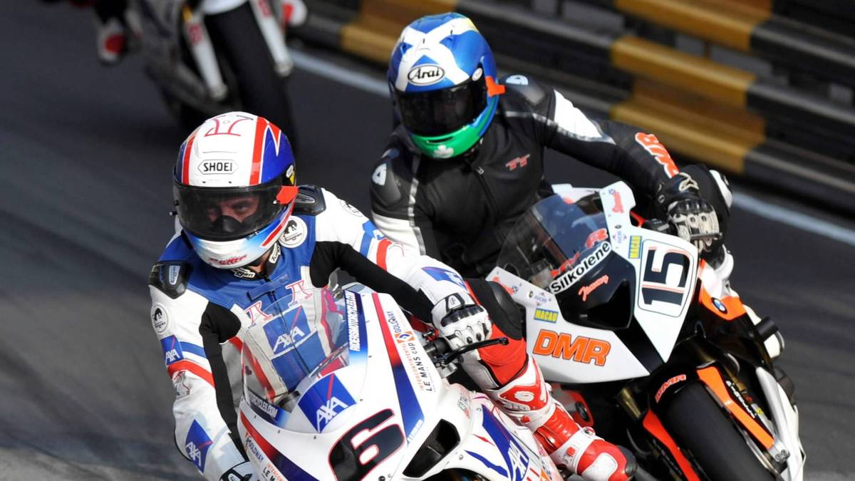 Normalerweise finden auf Stadtkursen keine Motorrad-Rennen statt, weil es praktisch keine Auslaufzonen gibt. Macau bildet eine Ausnahme, seit 1967 fahren hier auch Motorräder. Unter den Piloten gilt die Strecke als Kult - trotz der Risiken