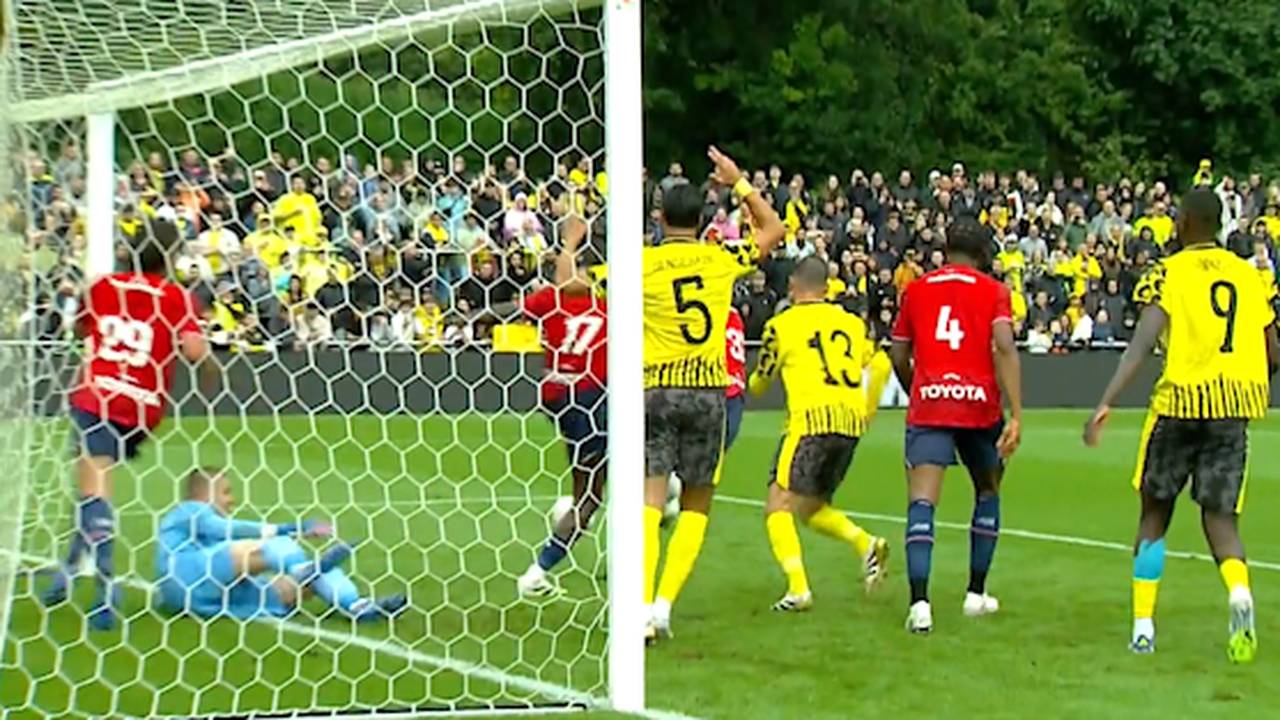 Dieses Slapstick-Tor leitet BVB-Sieg ein