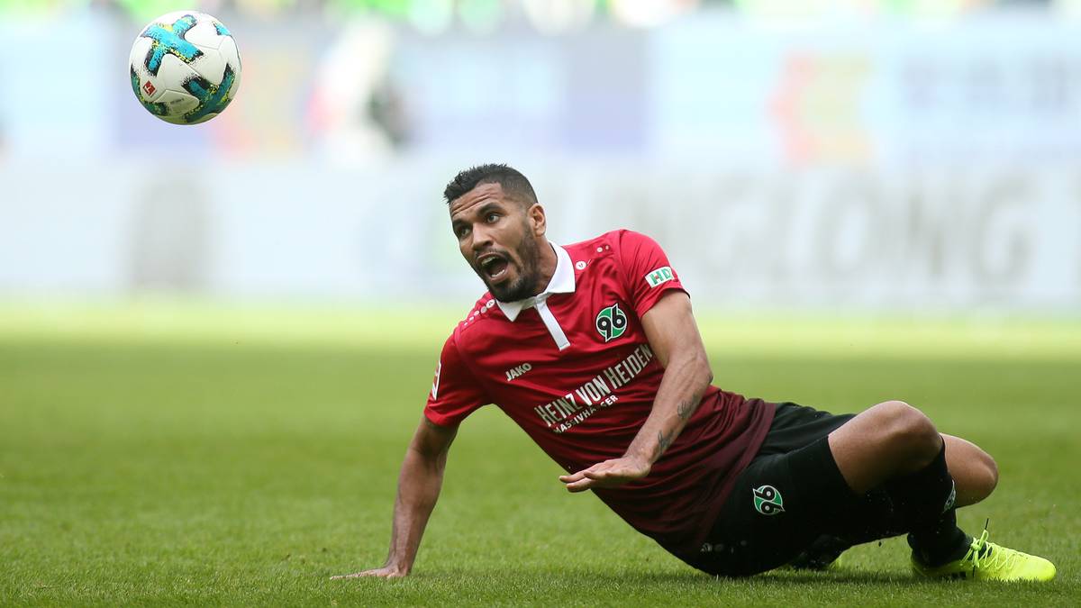 PLATZ 11 - HANNOVER 96: Der Rekordmann der Niedersachsen kam für 9 Millionen Euro 2017 von Rubin Kasan aus Russland. Zur Saison 2018/19 wurde der Brasilianer Jonathas in seine Heimat zu Corinthians verliehen