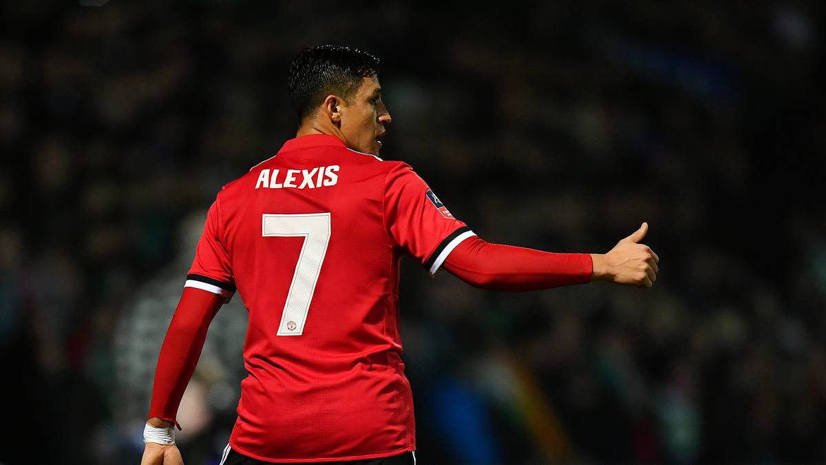 GEWINNER - MANCHESTER UNITED: Nach langem Poker um die Ablöse und das Gehalt wechselte Alexis Sanchez vom FC Arsenal zu den Red Devils. ManUnited muss zwar tief in die Tasche greifen (sein Wochengehalt soll sich auf 500.000 Pfund (567.000 Euro) belaufen), hat sich aber im Angriff enorm verstärkt