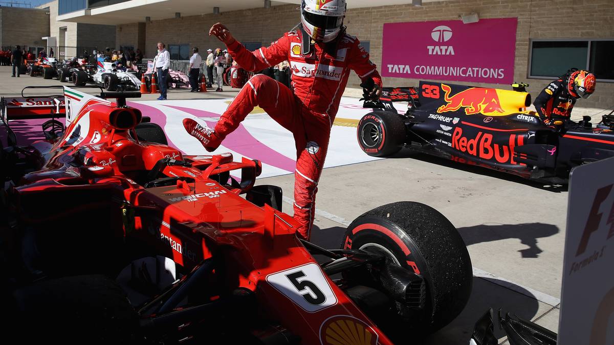 Vettel dagegen wird zwar Zweiter und verhindert so eine vorzeitige WM-Entscheidung, doch er selbst hat kaum noch Chancen im Titelrennen. Dritter in Austin wird Räikkönen