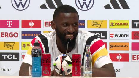 Deniz Undav will Thomas Müller im Falle eines deutschen Titelgewinns bei der Heim-EM eine Glatze schneiden. Darauf reagiert Antonio Rüdiger mit Humor.