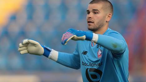 Lucas Chevalier soll vor einem Wechsel von Lille zu PSG stehen - dadurch könnte er zum teuersten Keeper der französischen Fußballgeschichte werden.