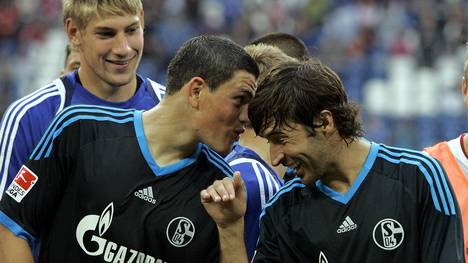 Kyriakos Papadopoulos (l.) spielte auf Schalke mit Weltstar Raul zusammen