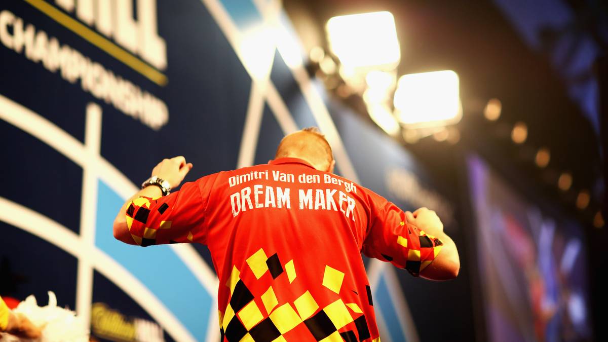 PLATZ 6 - Dimitri Van den Bergh (Belgien): Der frischgebackene Junioren-Weltmeister überraschte zu Turnierbeginn mit einem überzeugenden Sieg gegen den gesetzten Stephen Bunting. Im Achtelfinale verpasste er Mitfavorit Mensur Suljovic gar einen Whitewash