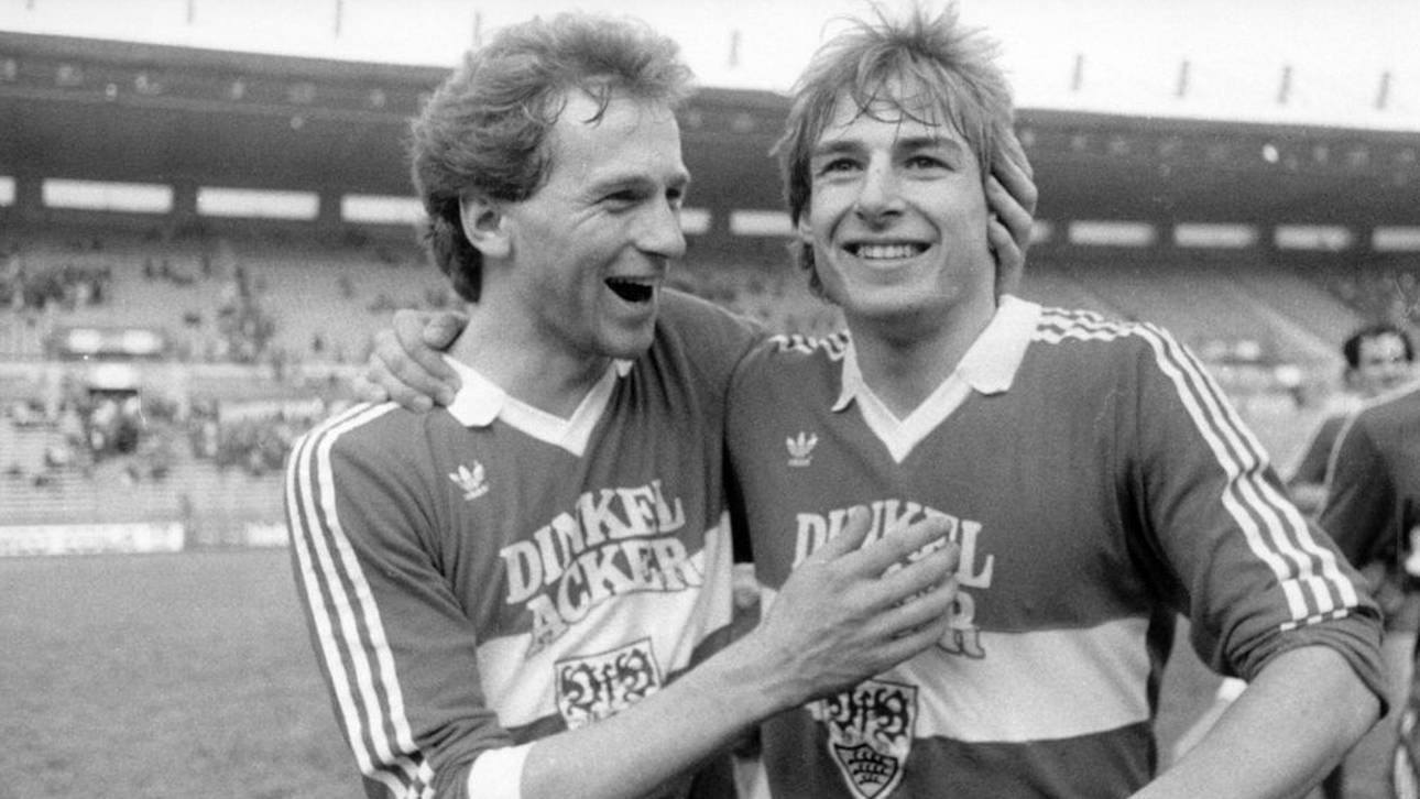 Jürgen Klinsmann (re.) schrieb als fünffacher Auswärtstorschütze Geschichte