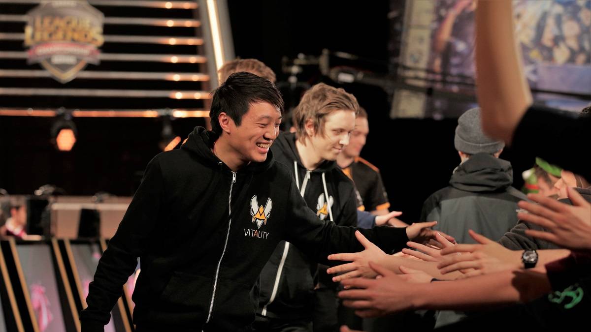 Mit zwei überzeugenden Siegen sind Team Vitality auf einem geteilten Platz 1.