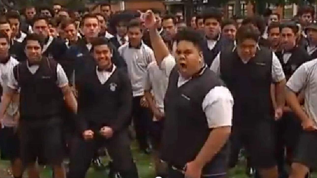 Letzte Haka-Ehre für Legende Lomu