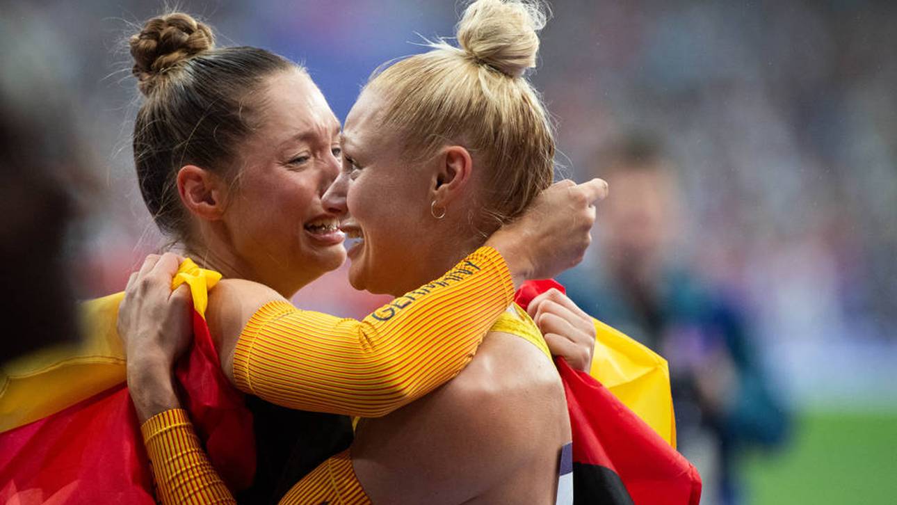 Lisa Mayer (r.) jubelt mit Gina Lückenkemper nach dem 3. Platz im Finale von Paris