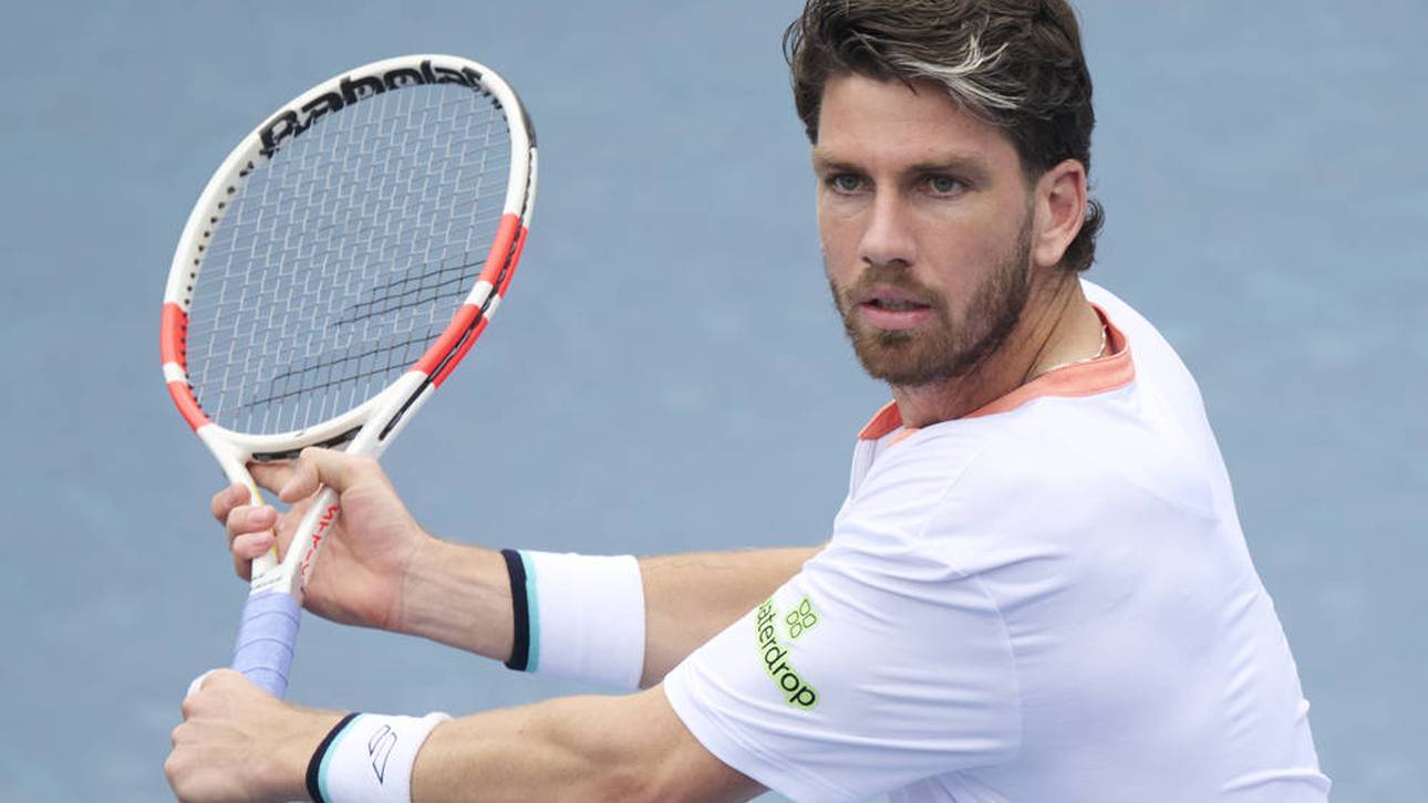 Tennis-Star trifft Fan mit Schläger