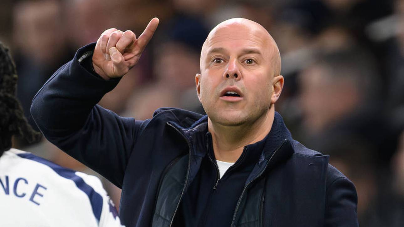 Arne Slot macht Micky van de Ven schwere Vorwürfe nach dem Foul an Alexander Isak