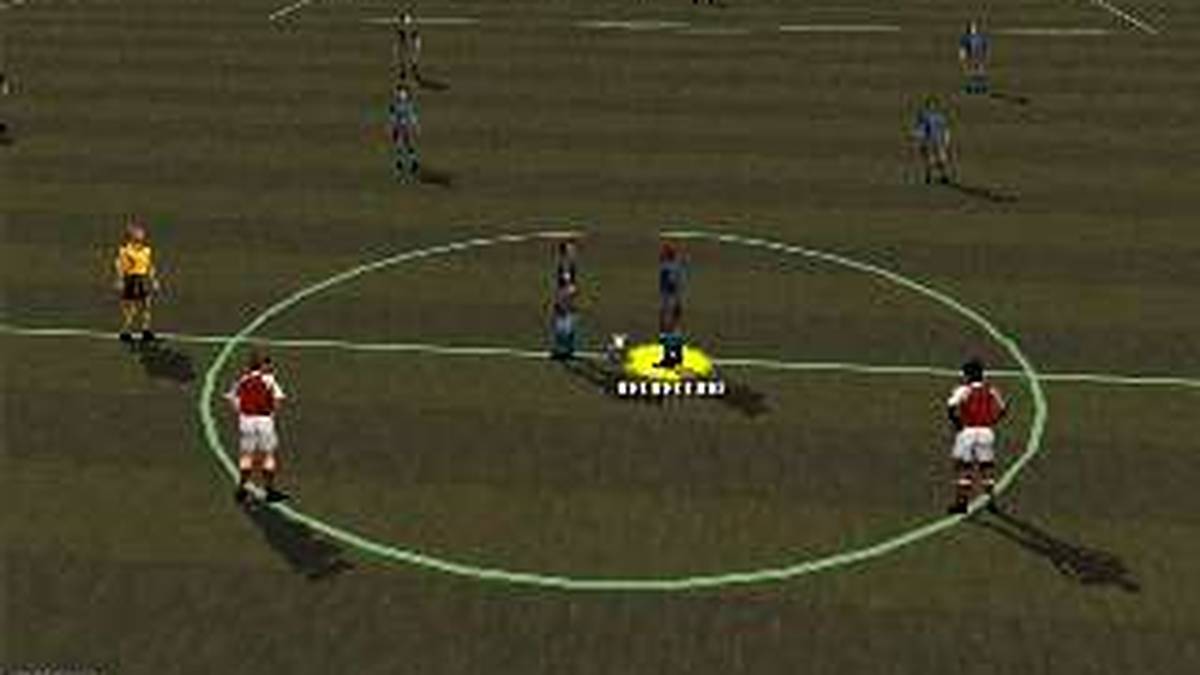 FIFA 96: In dieser FIFA-Version wurden erstmals die Spielernamen auf dem Bildschirm angezeigt. Darüber hinaus wurde die Serie um neue Funktionen bereichert. Unter anderem gab es nun ein Transfermarkt-Tool