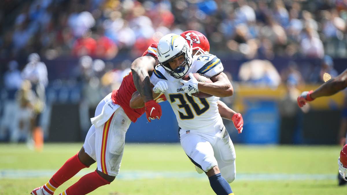 Mit 39,57 Rushing Yards pro Partie zählt er aber nicht zu den Elite-Running-Backs der Liga, sondern rangiert in dieser Statistik lediglich auf Rang 38 - natürlich ein Ergebnis der Rollenverteilung mit Gordon (führte das Ranking an). Aber ob Leichtbau-RB Ekeler als echte Nummer 1 taugt, bleibt fraglich