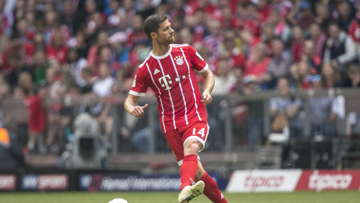 Nach einem weiteren Champions-League-Triumph mit Real Madrid versuchte sich der Ballmagnet zum Ende seiner Laufbahn nochmal in der Bundesliga. Unter Landsmann Pep Guardiola dirigierte er das Bayern-Mittelfeld und beendete dort auch seine große Karriere