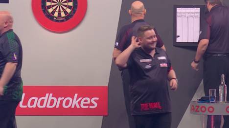 Martin Schindler kann beim Duell gegen Martin Lukeman nicht auf die Unterstützung des Ally pally hoffen. Er wird beim Walk-on konsequent ausgebuht.