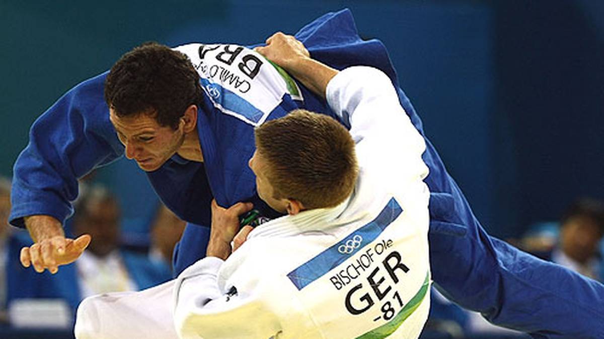 Nicht nur sportlich läuft die Judo-WM 2011 für Ole Bischof bescheiden. Der Olympiasieger scheidet im Achtelfinale aus und muss anschließend auch noch einen weiteren Verlust hinnehmen