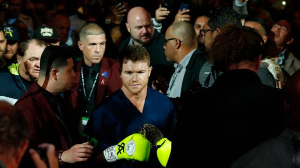 LAS VEGAS, NEVADA - NOVEMBER 02:  Canelo Alvarez makes his ring entrance for his WBO light heavyweight title fight against Sergey Kovalev at MGM Grand Garden on November 2, 2019 in Las Vegas, Nevada. Alvarez won the title by an 11th-round knockout.  (Photo by Steve Marcus/Getty Images)