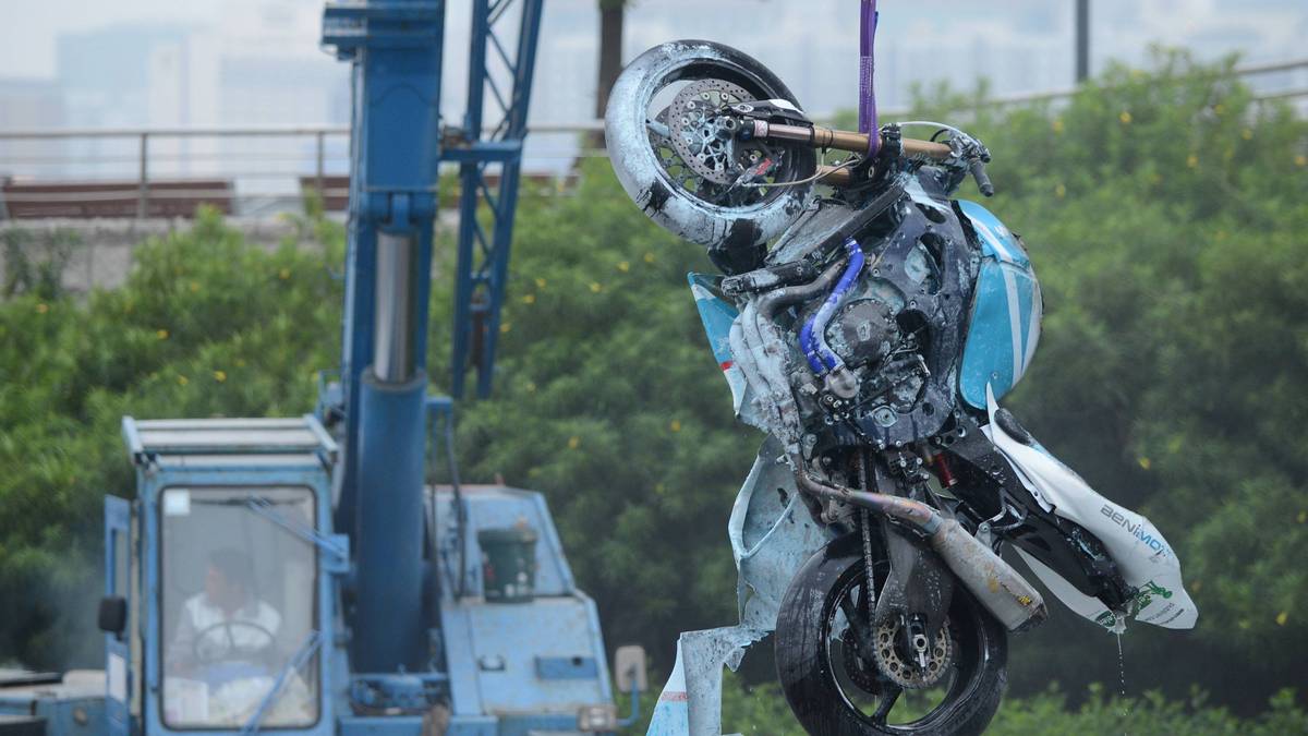 Sein Bike brannte fast völlig aus. Auch der frühere Langstrecken-Weltmeister Bruno Bonhuil aus Frankreich verlor hier 2005 sein Leben