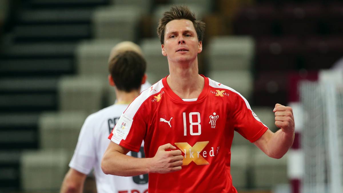 Doch Dänemark bleibt dran und Hans Lindberg gleicht in einem packenden Spiel in der 59. Minute per Siebenmeter für die Dänen aus