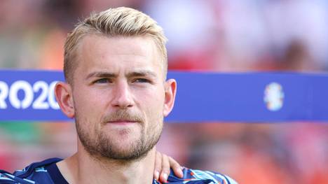 Verlässt Matthijs de Ligt den FC Bayern schon in diesem Sommer wieder? Die Gerüchte um einen Abgang des Innenverteidigers häufen sich und werden nun konkreter.