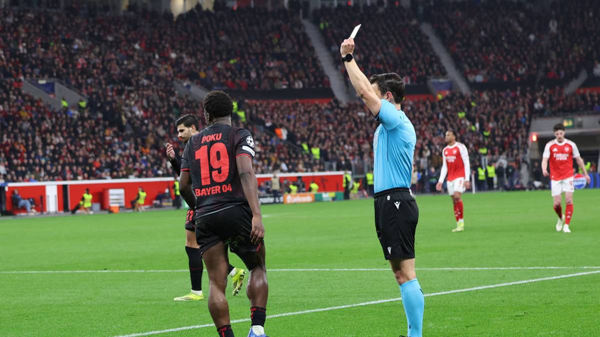 ERNEST POKU: Der junge Niederländer bekam es auf der rechten Außenbahn mit dem ehemaligen Leverkusener Piero Hincapié zu tun und fand gegen den robusten Verteidiger lange Zeit nur wenige Mittel.