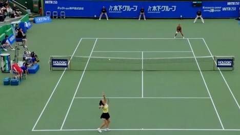 Leylah Fernandez setzt ihren Aufwärtstrend in Japan fort. Beim WTA-250-Turnier in Osaka besiegte die Kanadierin Tereza Valentova 6:0, 5:7, 6:3 und feierte ihren zweiten Turniersieg in diesem Jahr.
