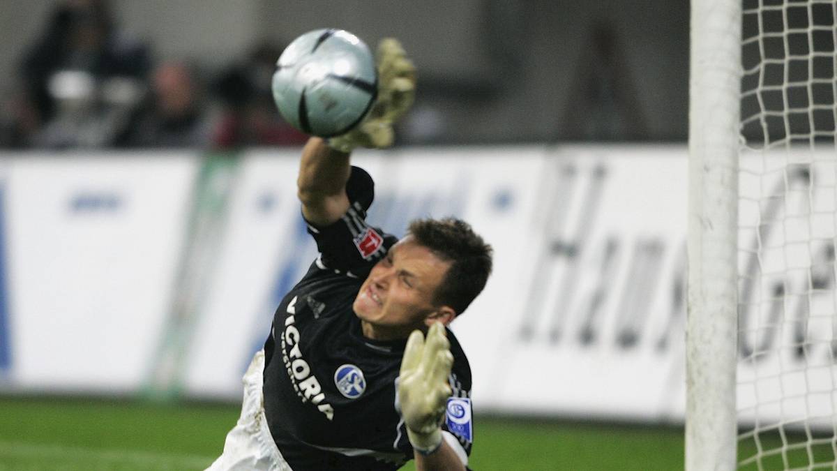 2005/'06 – FRANK ROST: Der inzwischen 32 Jahre alte Rost spulte 32 Partien für die Schalker ab, in denen er nur 29 Gegentore bekam 