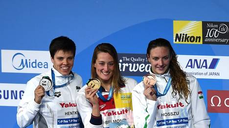 Franziska Hentke (l.) gewann bei der Schwimm-WM die Silbermedaille