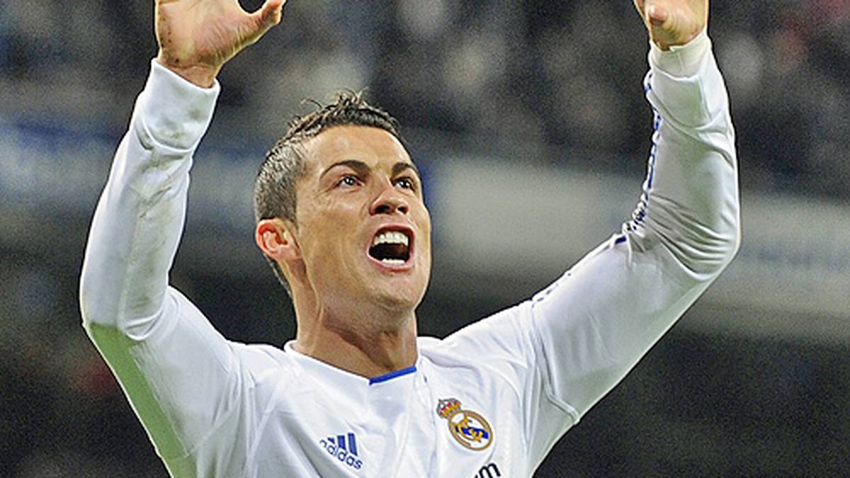 Böse Überraschung für den portugiesischen Superstar Cristiano Ronaldo. Die Polizei stürmt im Mai 2011 in Portugal eines seiner Häuser