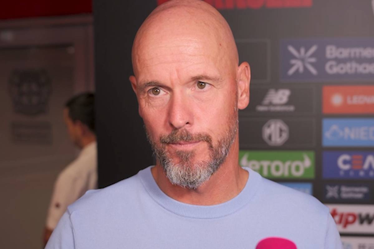 Leverkusen-Trainer Erik ten Hag wünscht sich für die kommende Saison noch ein paar Neuzugänge - und zieht einen Vergleich zum FC Chelsea.