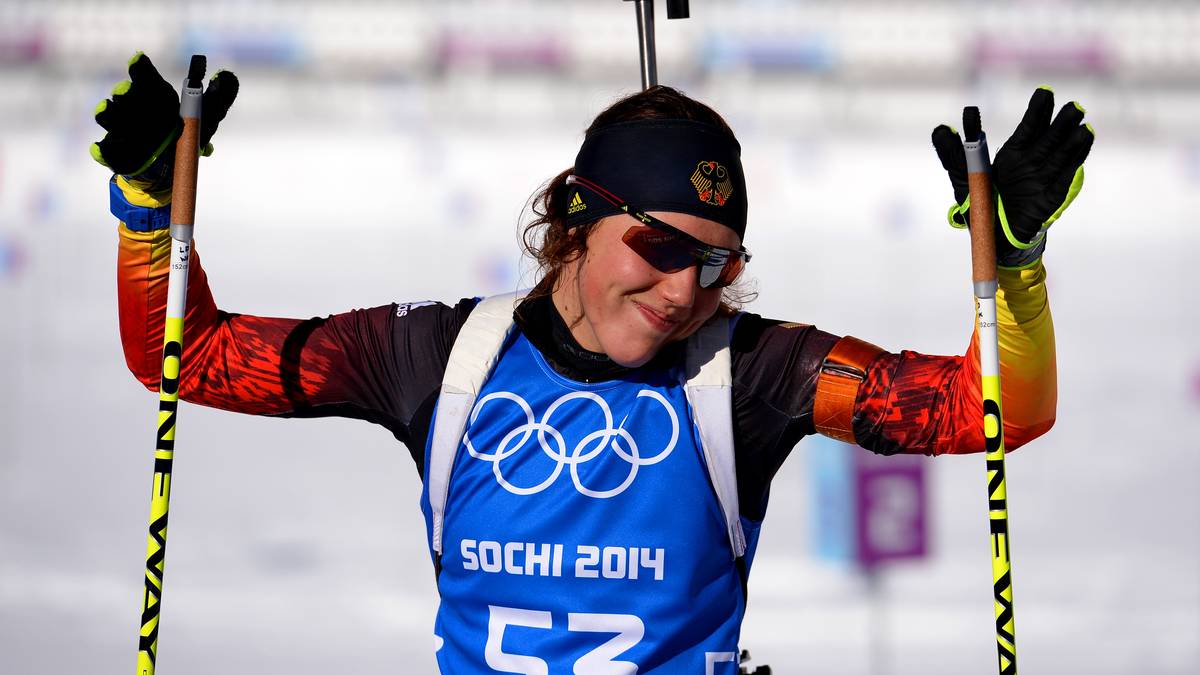 Bei ihren ersten Olympischen Spielen bezahlt Dahlmeier in Sotschi noch Lehrgeld. Platz 13 über 15 Kilometer ist 2014 ihr bestes Ergebnis im Einzel, mit der Staffel reicht es nur zu Platz elf