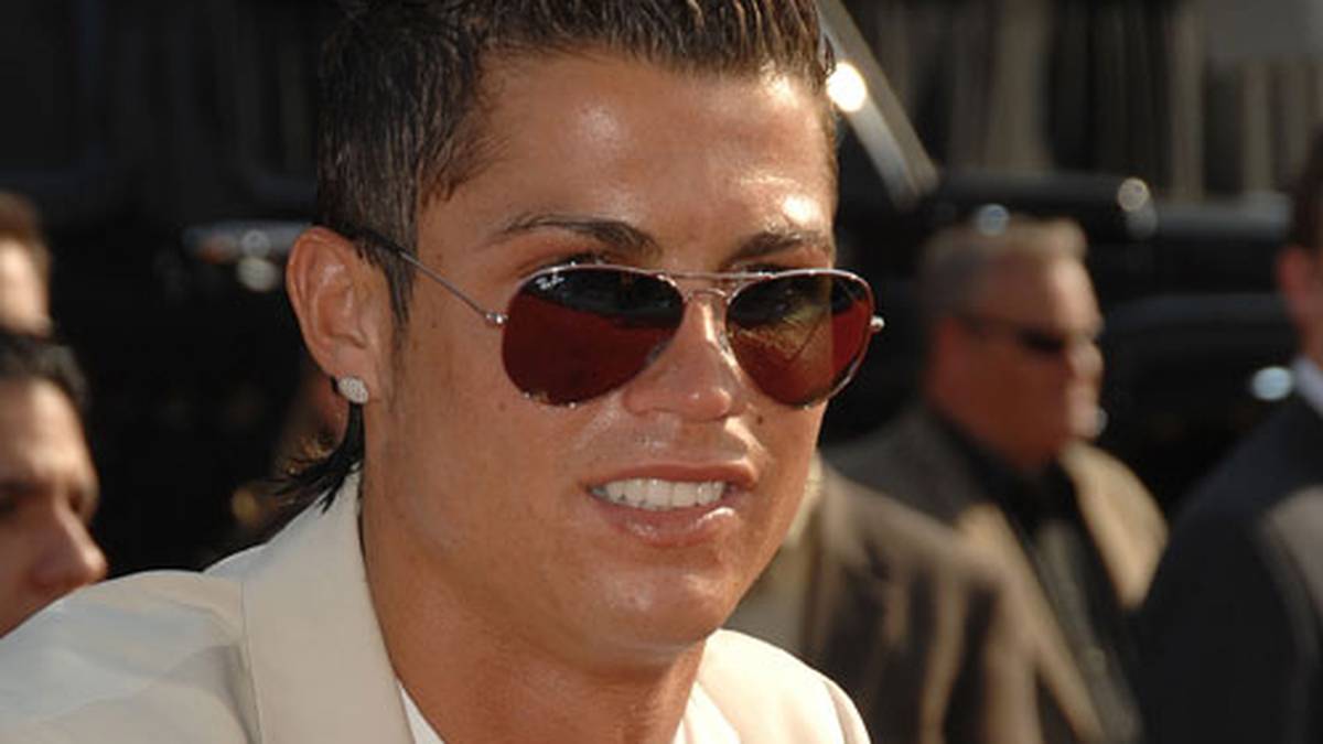 Ronaldo vermietet die Immobilie unwissentlich an den Kriminellen Ricardo Alves, der wegen diverser Raubüberfälle und Autodiebstähle auf den Fahndungslisten der portugiesischen Justiz steht 