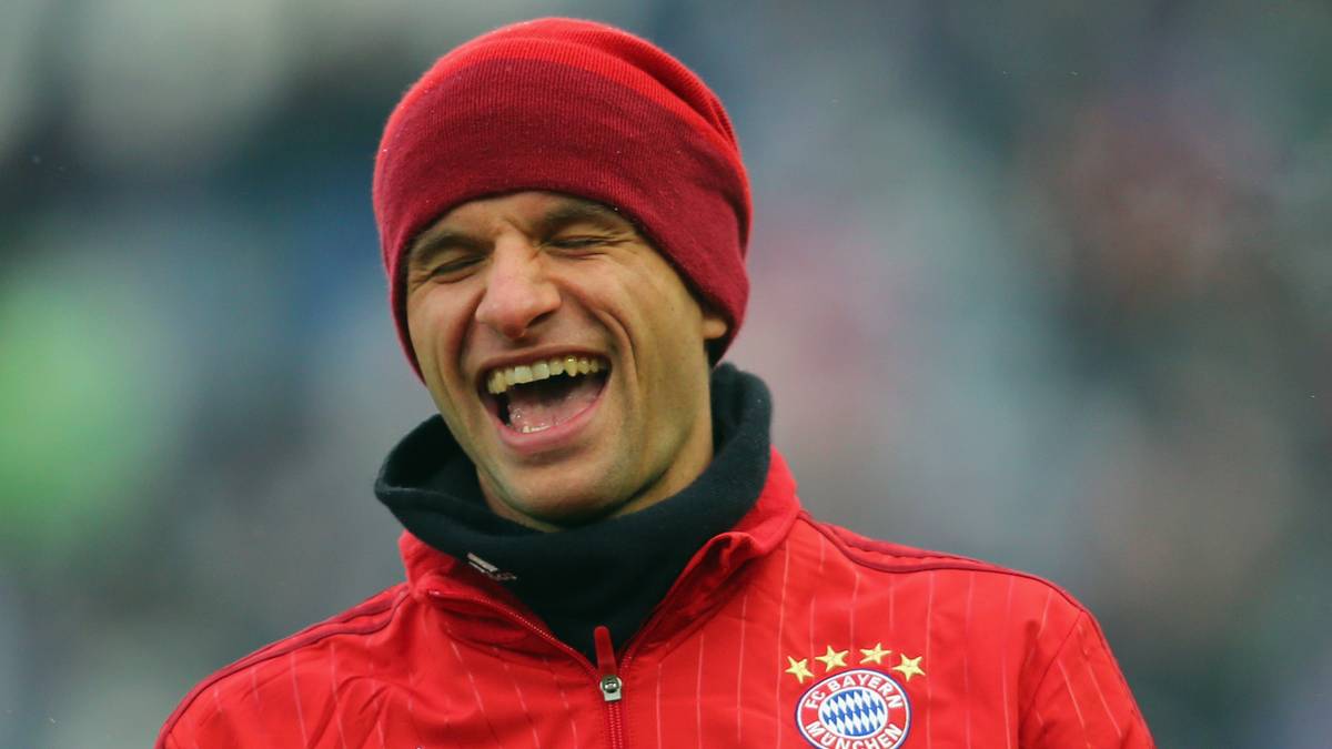 PLATZ 5: Der FC Bayern München stürzt ab. Von Platz drei geht es für den Klub von Thomas Müller runter auf den allerdings immer noch sehr ordentlichen fünften Platz. 474 Millionen Euro weist Deloitte als Jahresumsatz für 2015 aus. Im Vorjahr sind es noch 487,5 Millionen Euro. Der leichte Umsatzrückgang ist auf den Wegfall des UEFA-Supercups und der FIFA-Klub-WM zurückzuführen, heißt es in dem Bericht. Als amtierender Champions-League-Sieger durfte Bayern 2014 an beiden Wettbewerben teilnehmen. Der FC Bayern selbst weist übrigens im letzten Geschäftsbericht einen Umsatz von 523,7 Millionen Euro aus