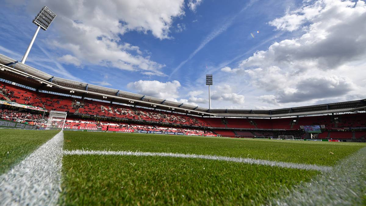 Morlock verbrachte seine gesamte Karriere beim 1. FC Nürnberg. Seit 2017 trägt die Arena in Franken den Namen Max-Morlock-Stadion 