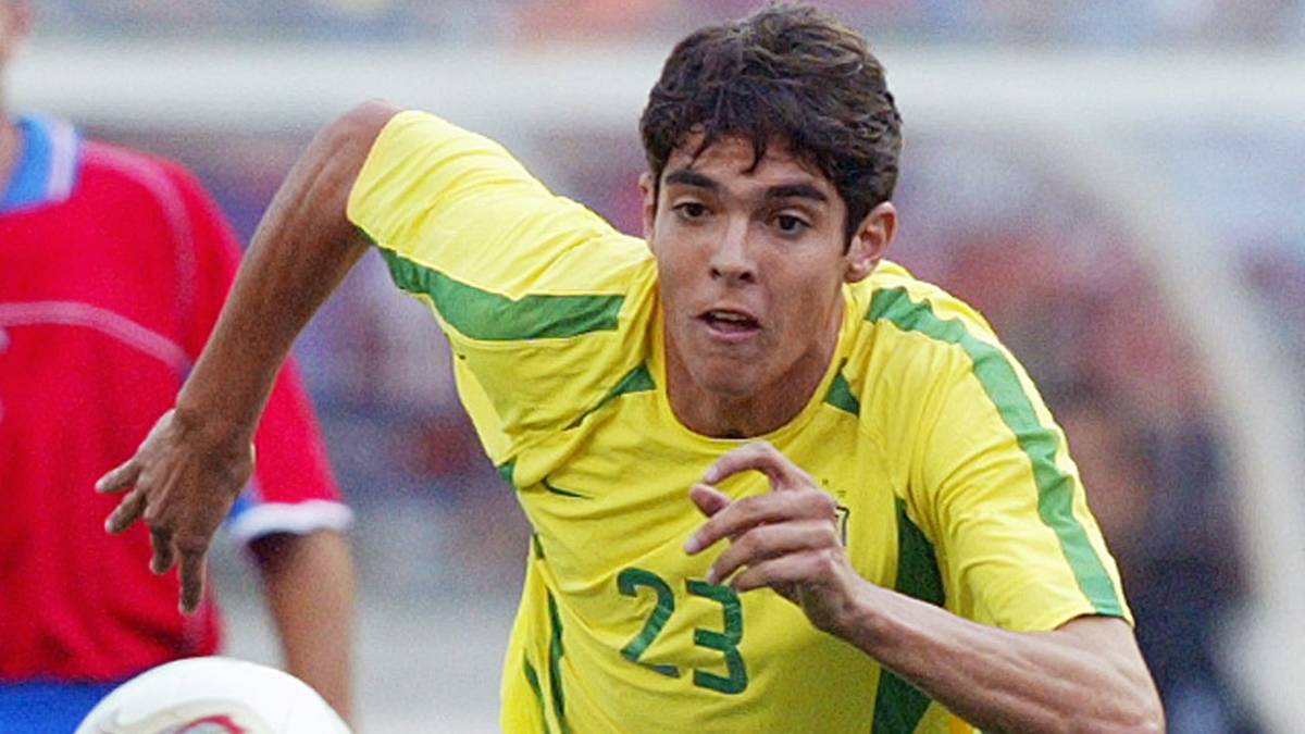 KAKÁ: 2002 wäre der brasilianische Superstar beinahe in der Bundesliga gelandet. Bayer Leverkusen beobachtete den Mittelfeldspieler bei einem U21-Turnier und war beeindruckt. Laut Kaká gab die Werkself ein konkretes Angebot ab