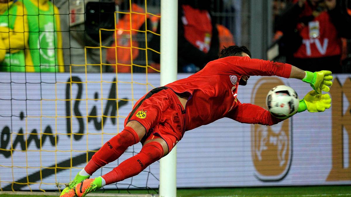 Roman Bürki avanciert dann zum BVB-Helden, pariert unter anderem gegen Alexander Esswein und Vladimir Darida