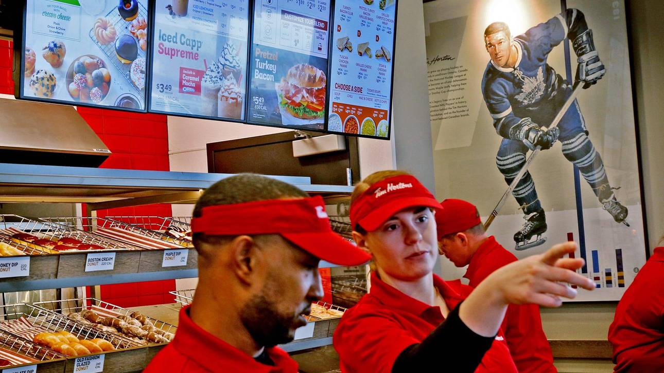 Ein Porträt von Tim Horton in einer Filiale der Fast-Food-Kette in Indianapolis